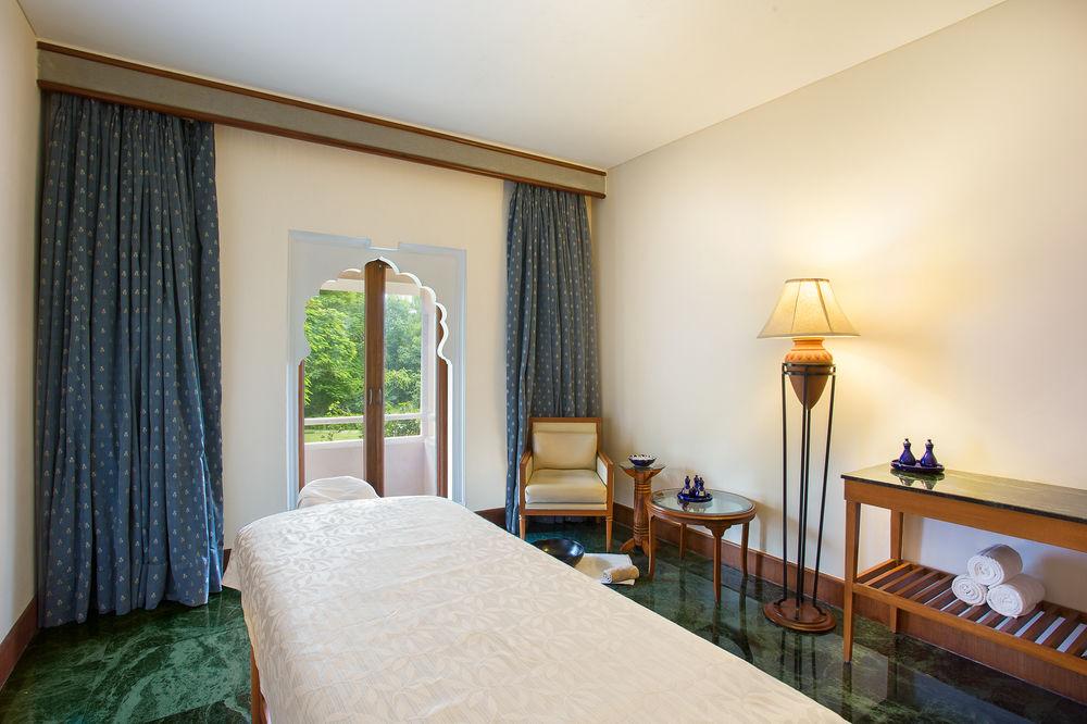 Trident Jaipur Hotell Eksteriør bilde A treatment room at the spa